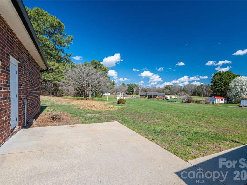 2515 Myra Lane, Lincolnton, NC 28092.  MLS# CAR4357000, YatesRealty ID 11788. 