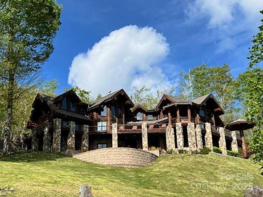 51 Airport Road, Mars Hill, NC 28754.  MLS# CAR4241887, YatesRealty ID 11789. Welcome home!