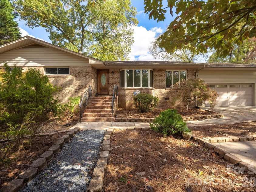 203 Ewing Drive, Belmont, NC 28012.  MLS# CAR4393332, YatesRealty ID 11790. 