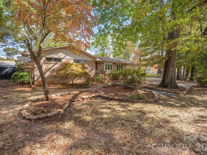 203 Ewing Drive, Belmont, NC 28012.  MLS# CAR4393332, YatesRealty ID 11790. 