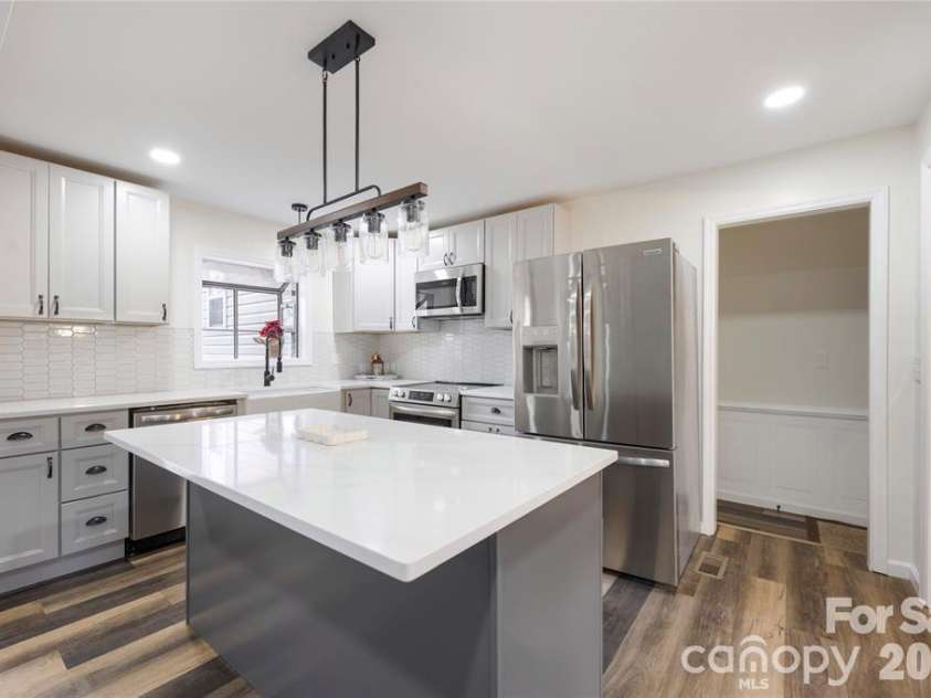 203 Ewing Drive, Belmont, NC 28012.  MLS# CAR4393332, YatesRealty ID 11790. 