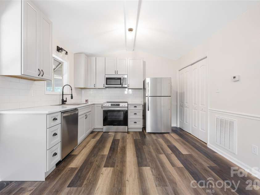203 Ewing Drive, Belmont, NC 28012.  MLS# CAR4393332, YatesRealty ID 11790. 