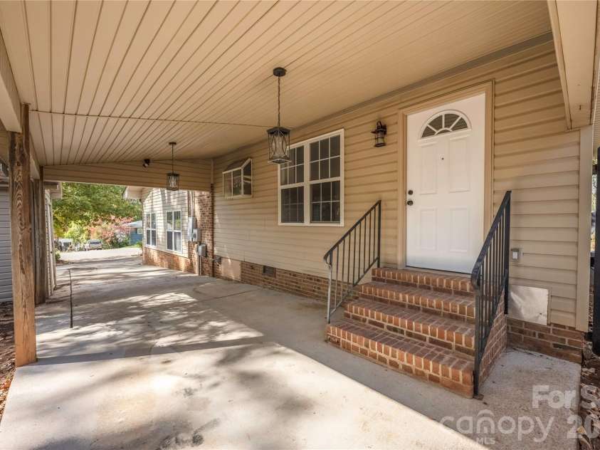 203 Ewing Drive, Belmont, NC 28012.  MLS# CAR4393332, YatesRealty ID 11790. 