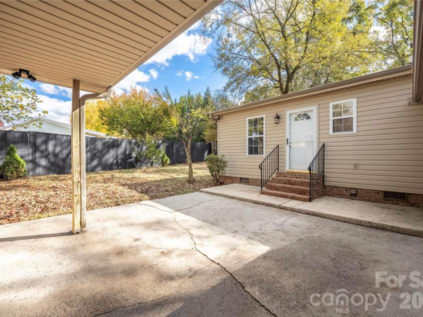 203 Ewing Drive, Belmont, NC 28012.  MLS# CAR4393332, YatesRealty ID 11790. 