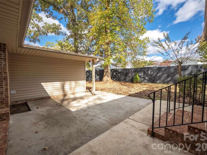 203 Ewing Drive, Belmont, NC 28012.  MLS# CAR4393332, YatesRealty ID 11790. 