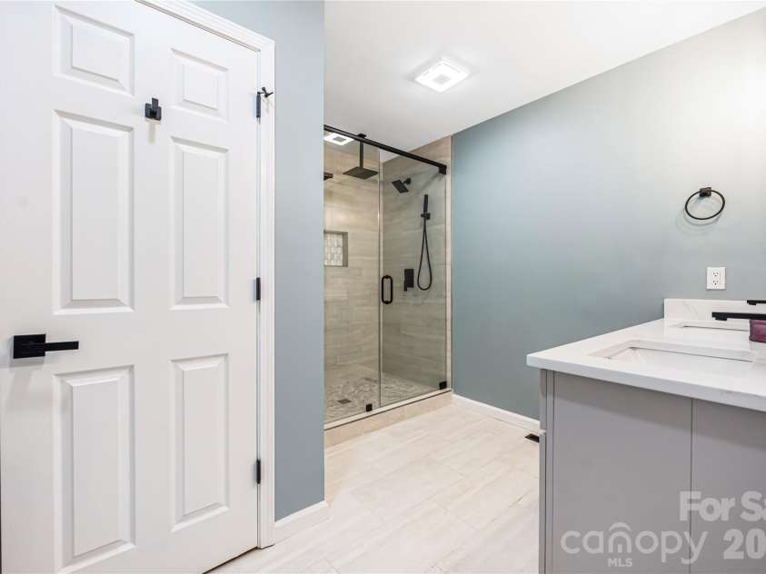 203 Ewing Drive, Belmont, NC 28012.  MLS# CAR4393332, YatesRealty ID 11790. Primary bath