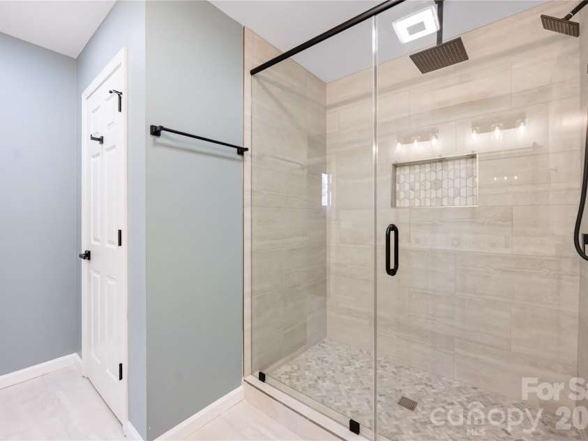 203 Ewing Drive, Belmont, NC 28012.  MLS# CAR4393332, YatesRealty ID 11790. Primary Bath
