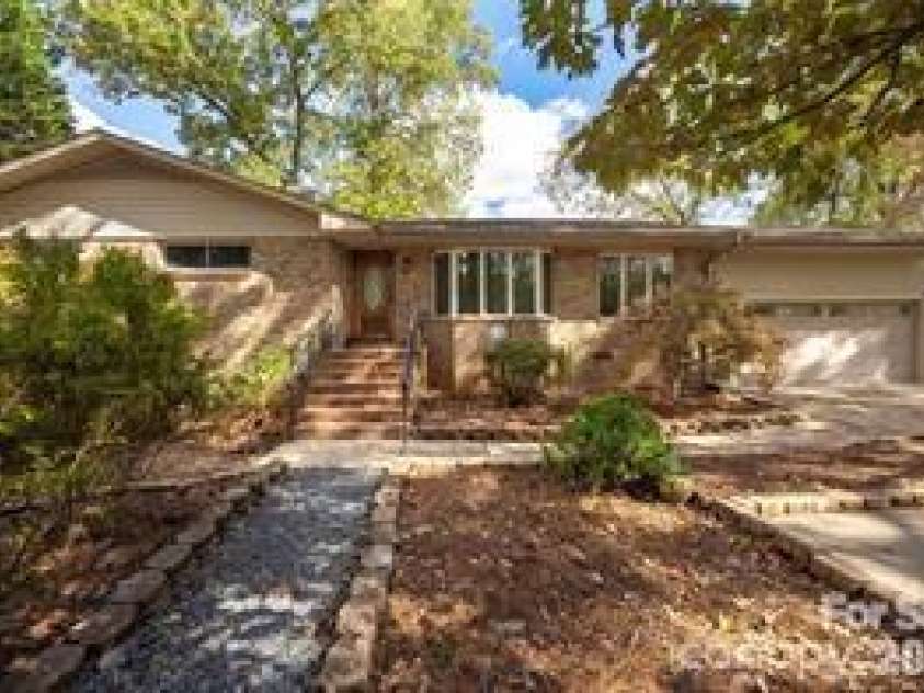 203 Ewing Drive, Belmont, NC 28012.  MLS# CAR4413483, YatesRealty ID 11790. 