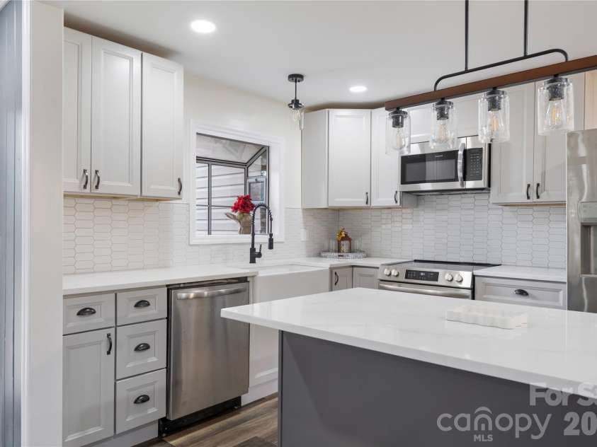 203 Ewing Drive, Belmont, NC 28012.  MLS# CAR4413483, YatesRealty ID 11790. 