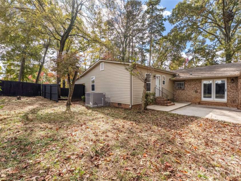 203 Ewing Drive, Belmont, NC 28012.  MLS# CAR4413483, YatesRealty ID 11790. 