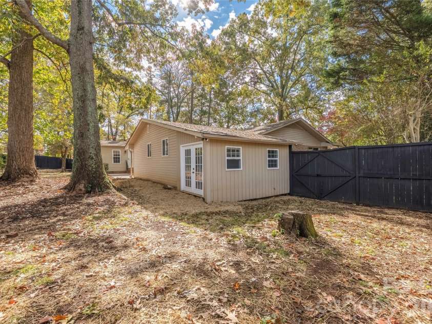 203 Ewing Drive, Belmont, NC 28012.  MLS# CAR4413483, YatesRealty ID 11790. 