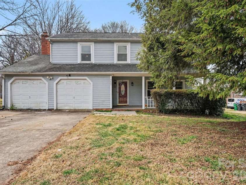 5609 Beaconsfield Road, Charlotte, NC 28214.  MLS# CAR4336626, YatesRealty ID 11791. 