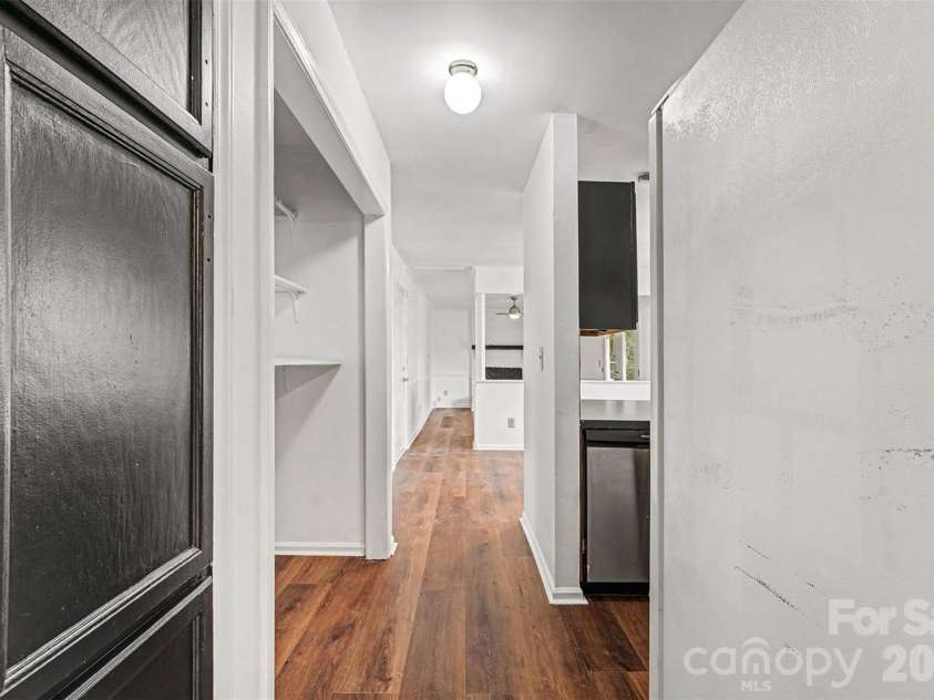 5609 Beaconsfield Road, Charlotte, NC 28214.  MLS# CAR4336626, YatesRealty ID 11791. 