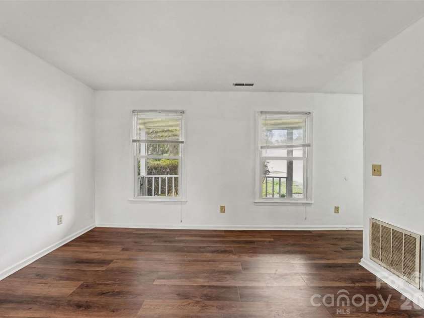 5609 Beaconsfield Road, Charlotte, NC 28214.  MLS# CAR4336626, YatesRealty ID 11791. 