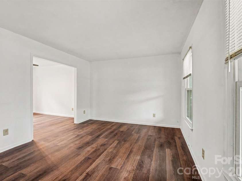 5609 Beaconsfield Road, Charlotte, NC 28214.  MLS# CAR4336626, YatesRealty ID 11791. 