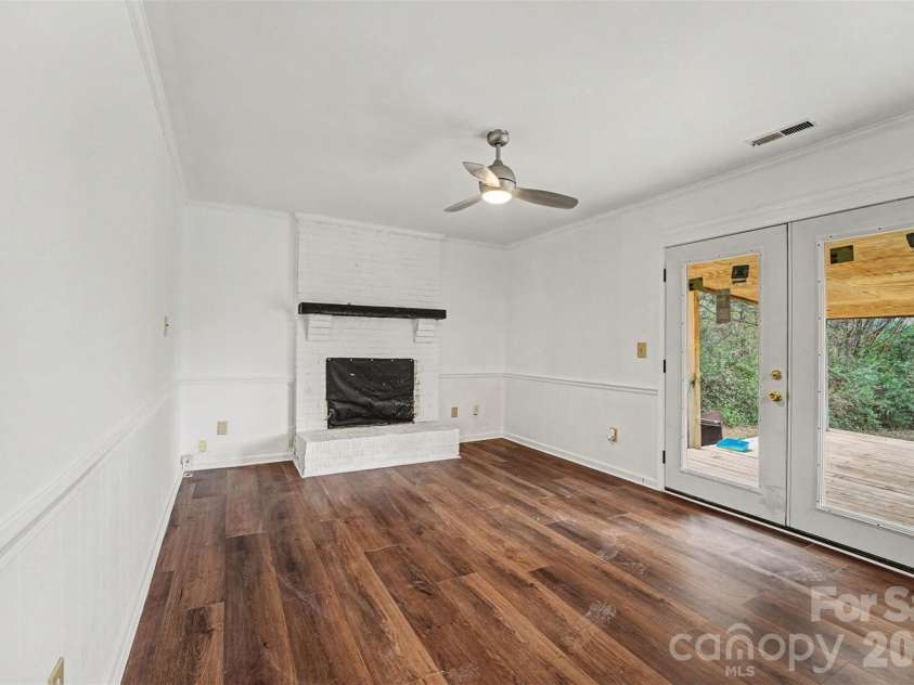 5609 Beaconsfield Road, Charlotte, NC 28214.  MLS# CAR4336626, YatesRealty ID 11791. 