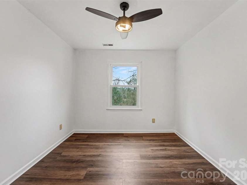 5609 Beaconsfield Road, Charlotte, NC 28214.  MLS# CAR4336626, YatesRealty ID 11791. 