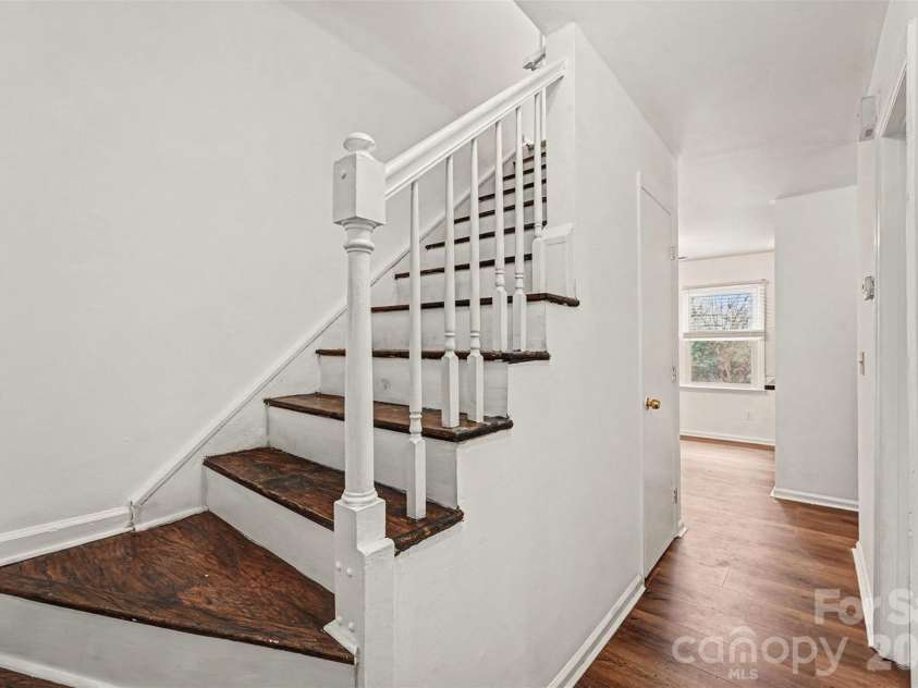 5609 Beaconsfield Road, Charlotte, NC 28214.  MLS# CAR4336626, YatesRealty ID 11791. 