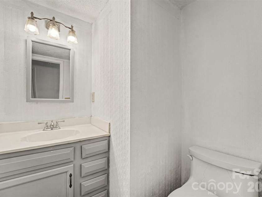 5609 Beaconsfield Road, Charlotte, NC 28214.  MLS# CAR4336626, YatesRealty ID 11791. 