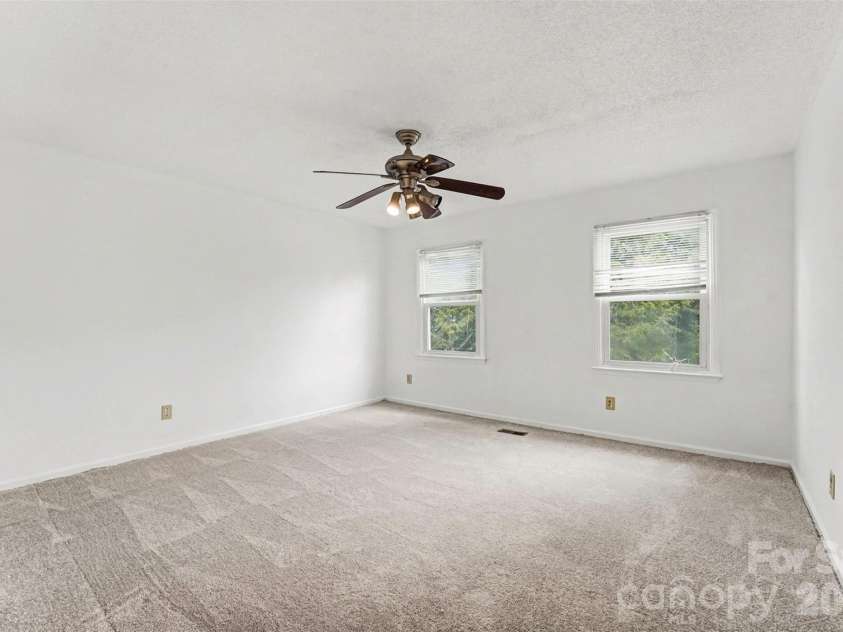 5609 Beaconsfield Road, Charlotte, NC 28214.  MLS# CAR4336626, YatesRealty ID 11791. 