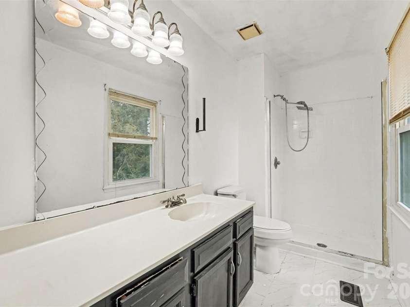 5609 Beaconsfield Road, Charlotte, NC 28214.  MLS# CAR4336626, YatesRealty ID 11791. 