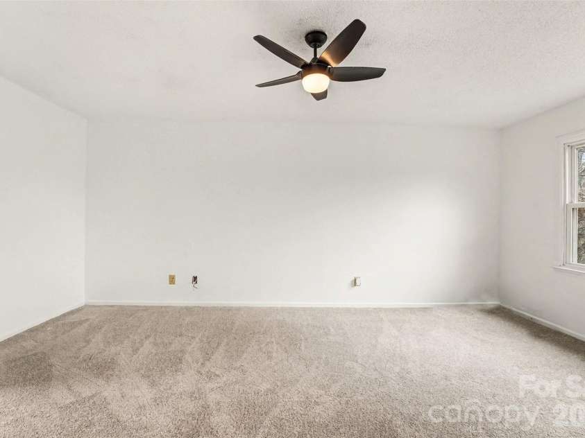 5609 Beaconsfield Road, Charlotte, NC 28214.  MLS# CAR4336626, YatesRealty ID 11791. 