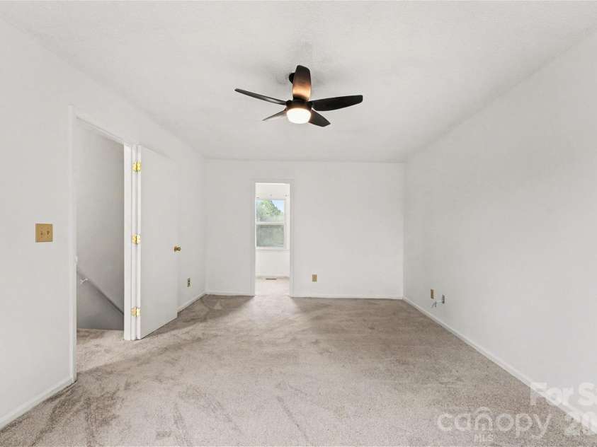 5609 Beaconsfield Road, Charlotte, NC 28214.  MLS# CAR4336626, YatesRealty ID 11791. 