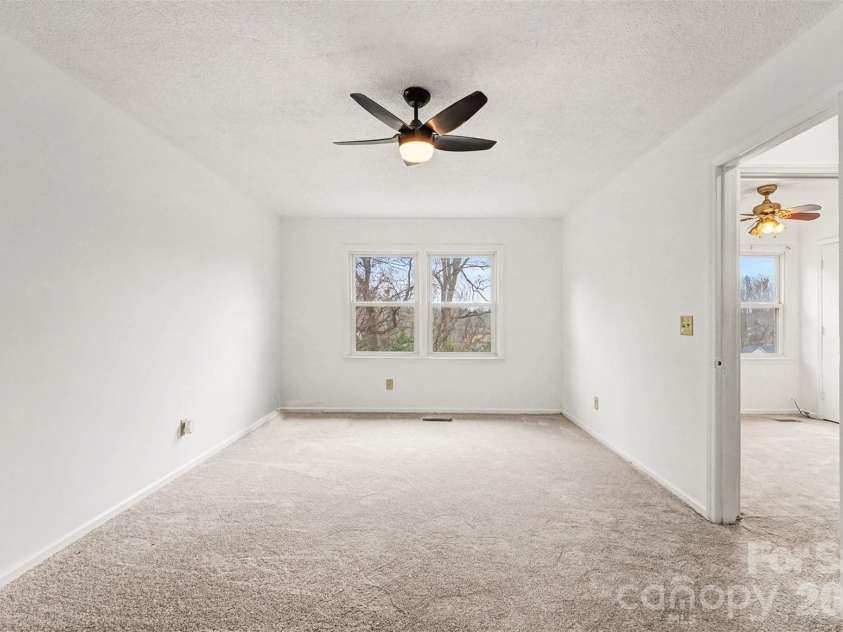 5609 Beaconsfield Road, Charlotte, NC 28214.  MLS# CAR4336626, YatesRealty ID 11791. 