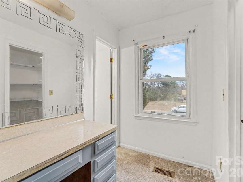 5609 Beaconsfield Road, Charlotte, NC 28214.  MLS# CAR4336626, YatesRealty ID 11791. 