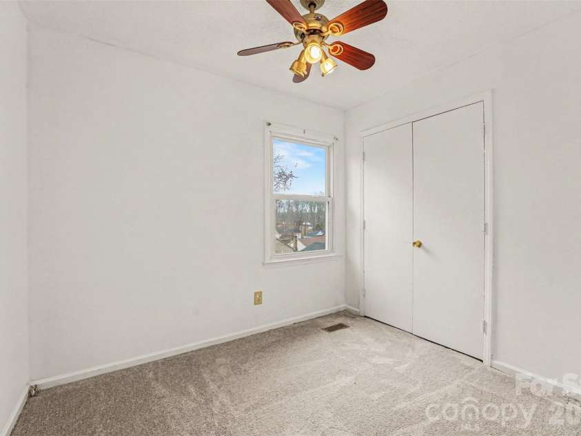 5609 Beaconsfield Road, Charlotte, NC 28214.  MLS# CAR4336626, YatesRealty ID 11791. 