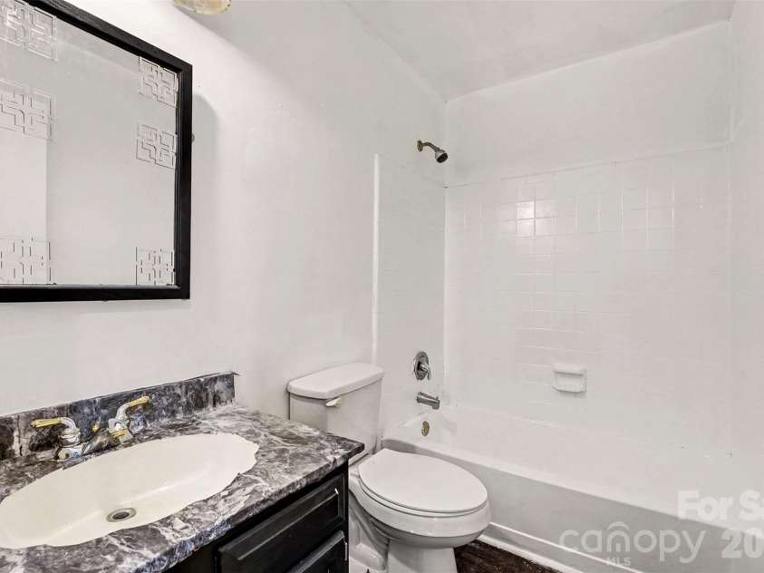5609 Beaconsfield Road, Charlotte, NC 28214.  MLS# CAR4336626, YatesRealty ID 11791. 