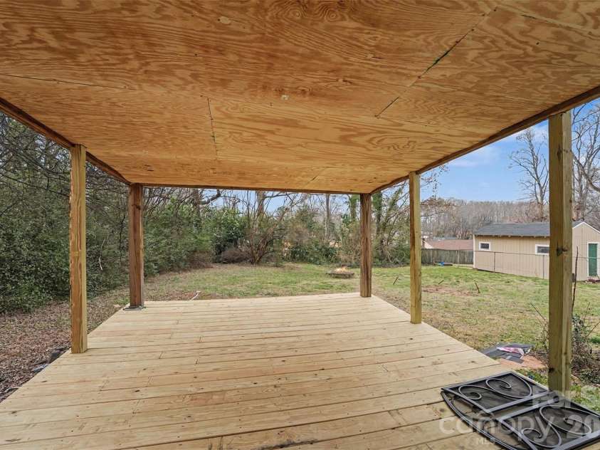5609 Beaconsfield Road, Charlotte, NC 28214.  MLS# CAR4336626, YatesRealty ID 11791. 