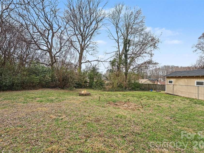 5609 Beaconsfield Road, Charlotte, NC 28214.  MLS# CAR4336626, YatesRealty ID 11791. 