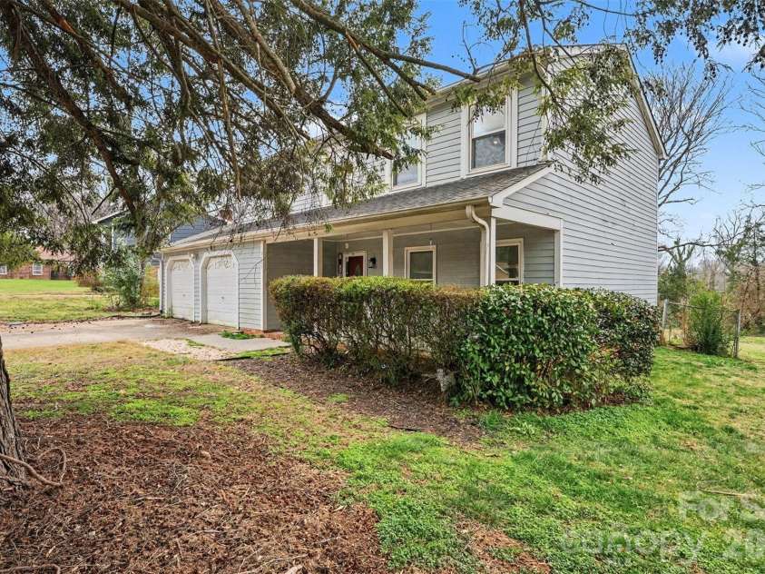 5609 Beaconsfield Road, Charlotte, NC 28214.  MLS# CAR4336626, YatesRealty ID 11791. 