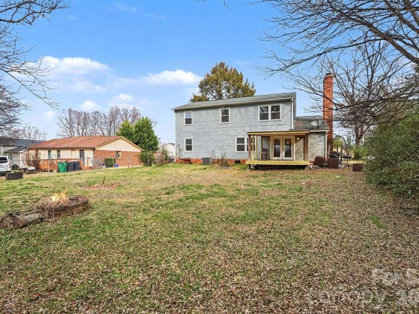 5609 Beaconsfield Road, Charlotte, NC 28214.  MLS# CAR4336626, YatesRealty ID 11791. 