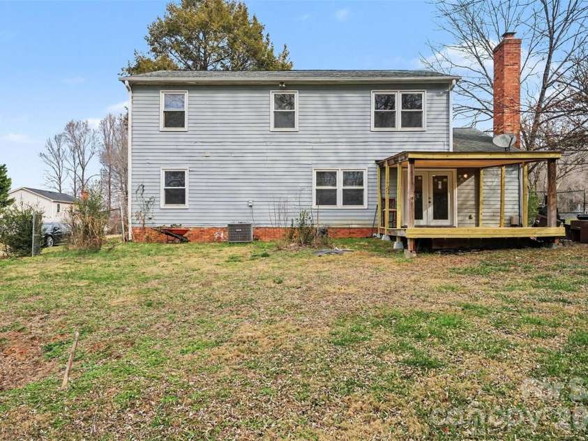 5609 Beaconsfield Road, Charlotte, NC 28214.  MLS# CAR4336626, YatesRealty ID 11791. 