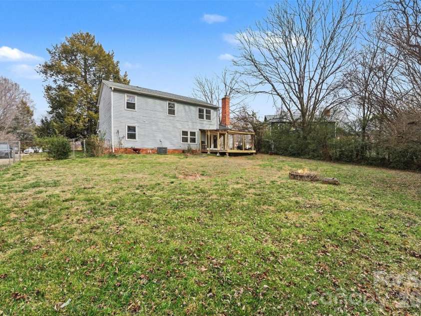 5609 Beaconsfield Road, Charlotte, NC 28214.  MLS# CAR4336626, YatesRealty ID 11791. 