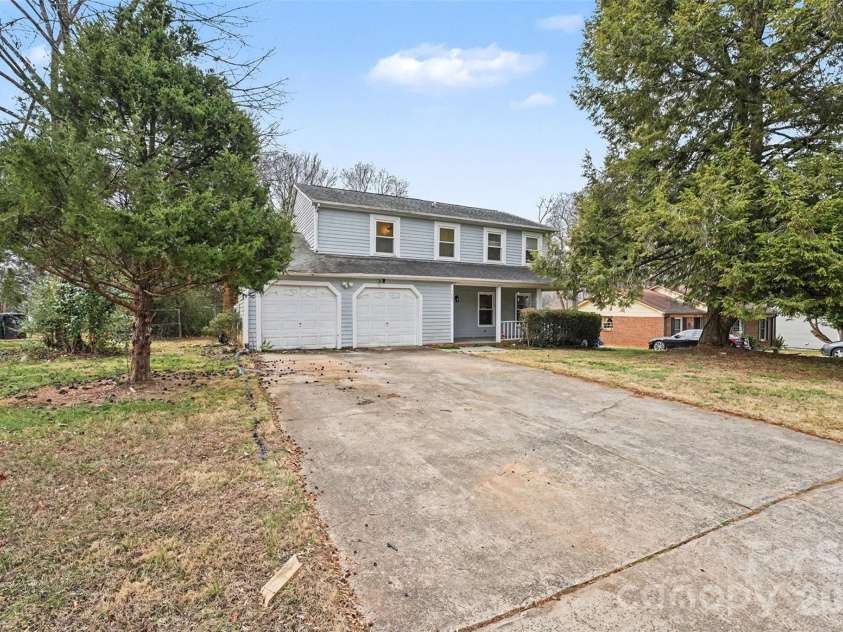 5609 Beaconsfield Road, Charlotte, NC 28214.  MLS# CAR4336626, YatesRealty ID 11791. 