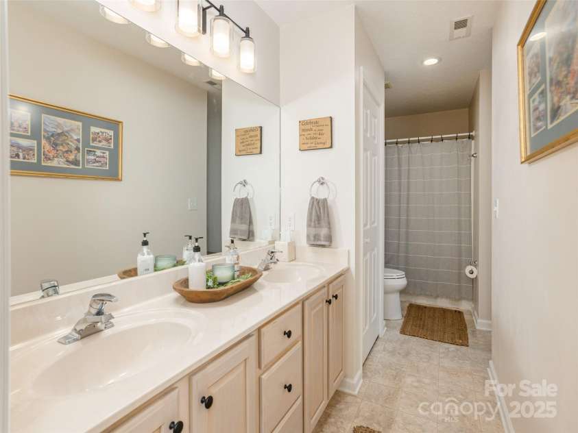 417 Blue Mist Way, Arden, NC 28704.  MLS# CAR4257048, YatesRealty ID 11792. 