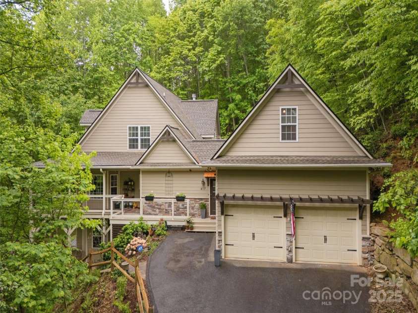 417 Blue Mist Way, Arden, NC 28704.  MLS# CAR4257048, YatesRealty ID 11792. 