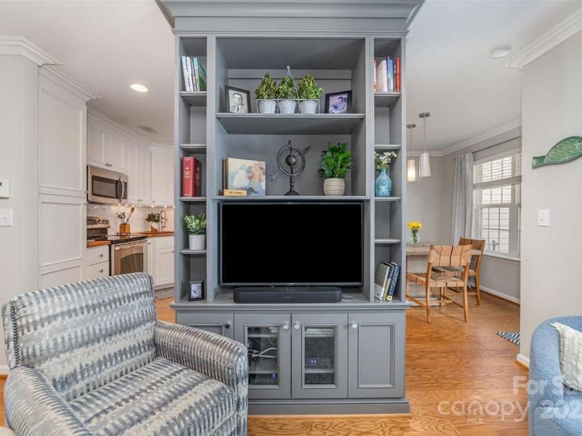 10617 Fuller Ridge Circle, Charlotte, NC 28270.  MLS# CAR4255887, YatesRealty ID 11793. Built-in shelving