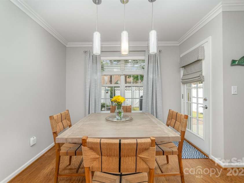 10617 Fuller Ridge Circle, Charlotte, NC 28270.  MLS# CAR4255887, YatesRealty ID 11793. Eat-in kitchen area