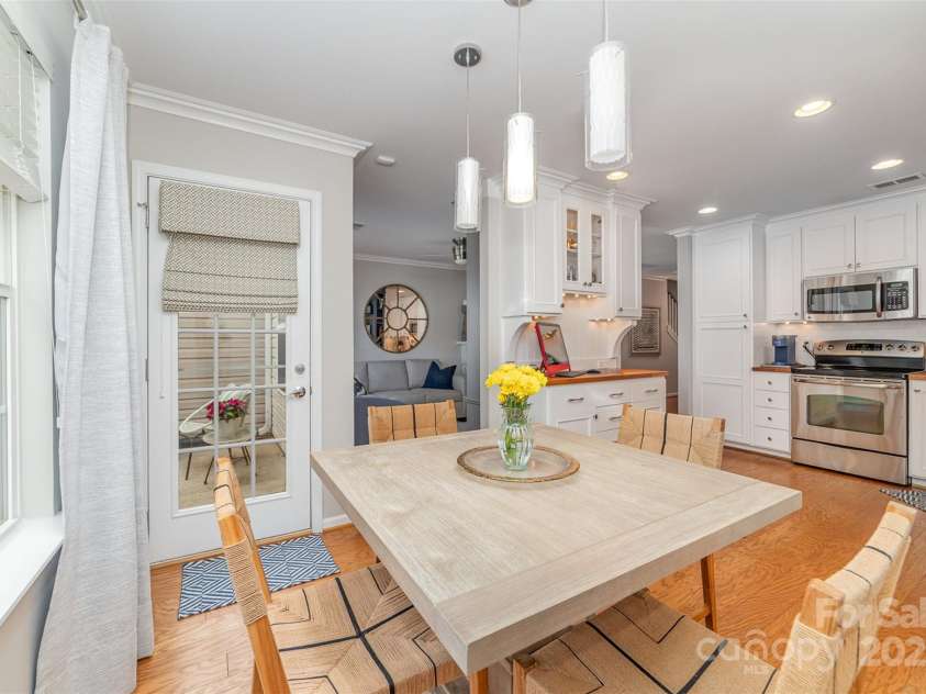 10617 Fuller Ridge Circle, Charlotte, NC 28270.  MLS# CAR4255887, YatesRealty ID 11793. Kitchen