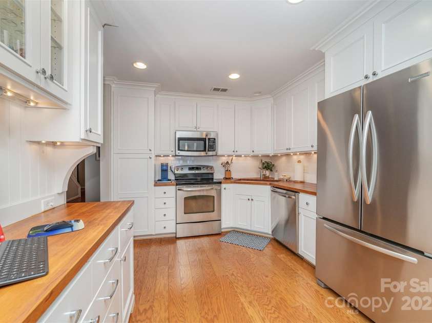 10617 Fuller Ridge Circle, Charlotte, NC 28270.  MLS# CAR4255887, YatesRealty ID 11793. Kitchen