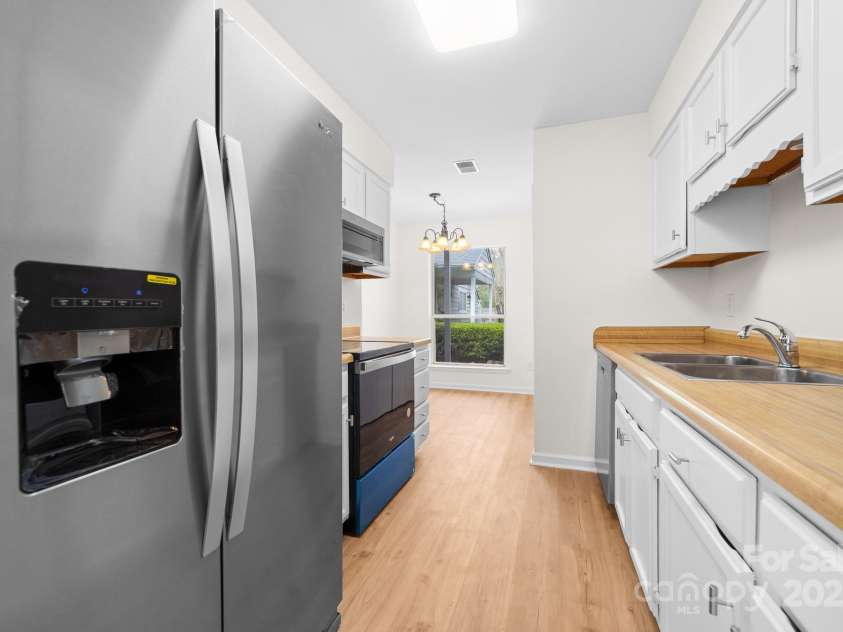 817 Sardis Cove Drive, Charlotte, NC 28270.  MLS# CAR4247655, YatesRealty ID 11795. 