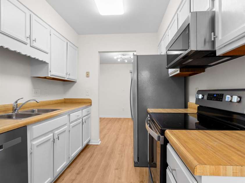 817 Sardis Cove Drive, Charlotte, NC 28270.  MLS# CAR4247655, YatesRealty ID 11795. 