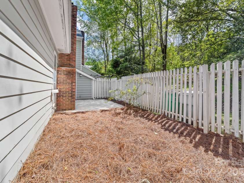 817 Sardis Cove Drive, Charlotte, NC 28270.  MLS# CAR4247655, YatesRealty ID 11795. 