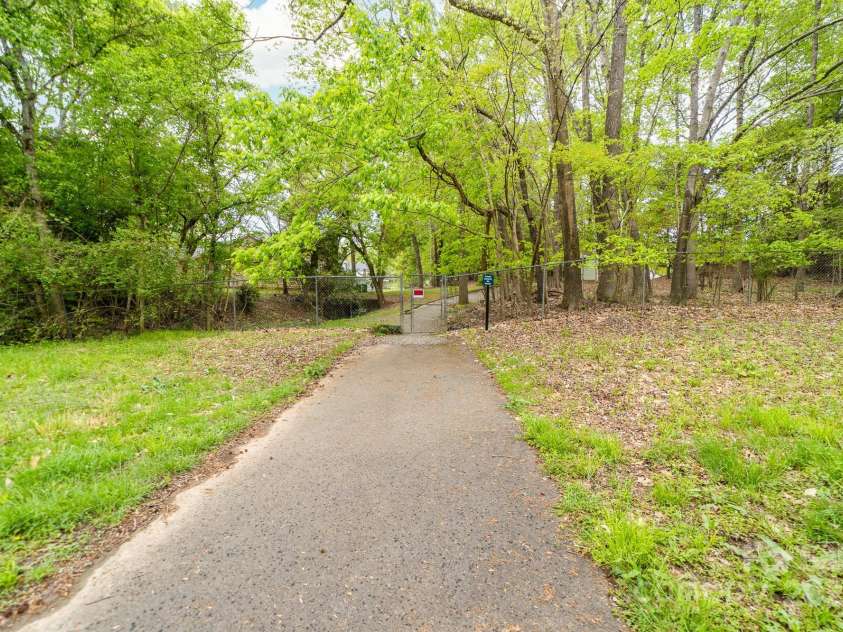 817 Sardis Cove Drive, Charlotte, NC 28270.  MLS# CAR4247655, YatesRealty ID 11795. Community access to McAlpine Park Greenway