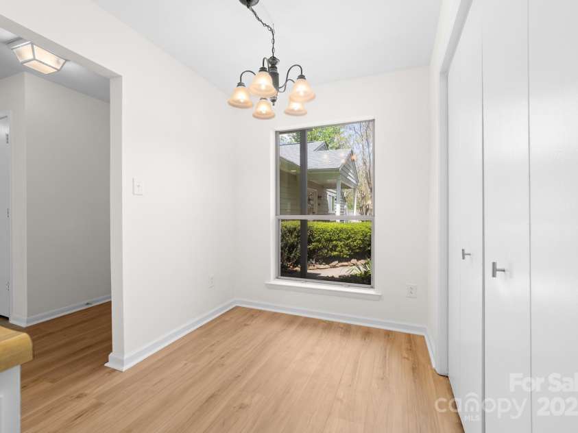 817 Sardis Cove Drive, Charlotte, NC 28270.  MLS# CAR4247655, YatesRealty ID 11795. Flex area off of kitchen