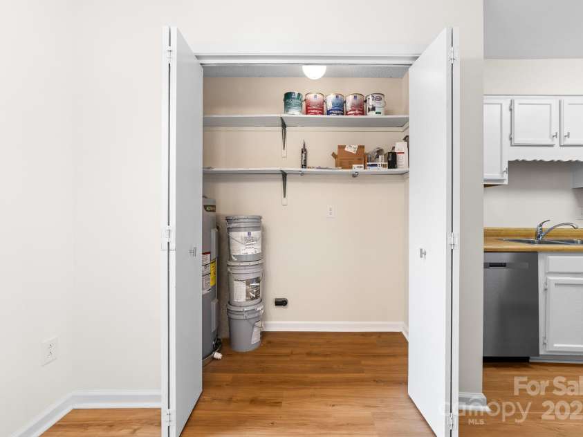 817 Sardis Cove Drive, Charlotte, NC 28270.  MLS# CAR4247655, YatesRealty ID 11795. Laundry